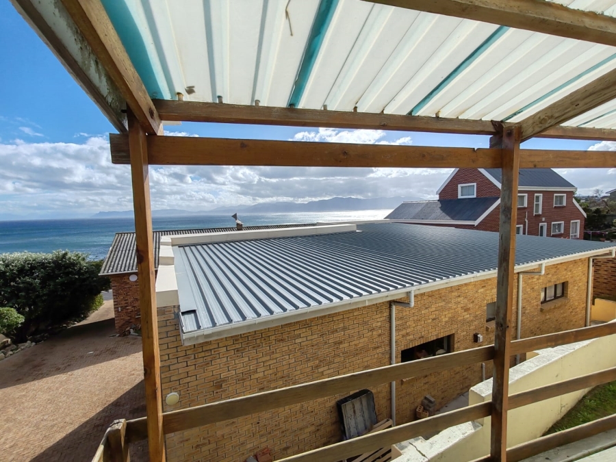 5 Bedroom Property for Sale in Perlemoenbaai Western Cape